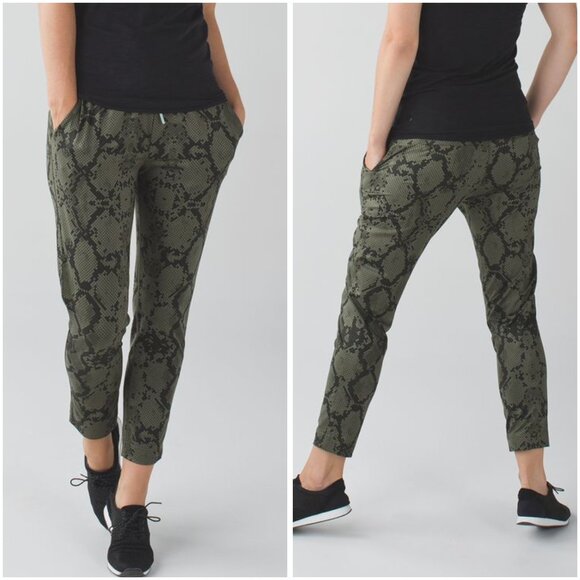 lululemon athletica Pants - Lululemon Jet Crop Slim Luxtreme in Ziggy Snake Fatigue Green Gator Green Size 8